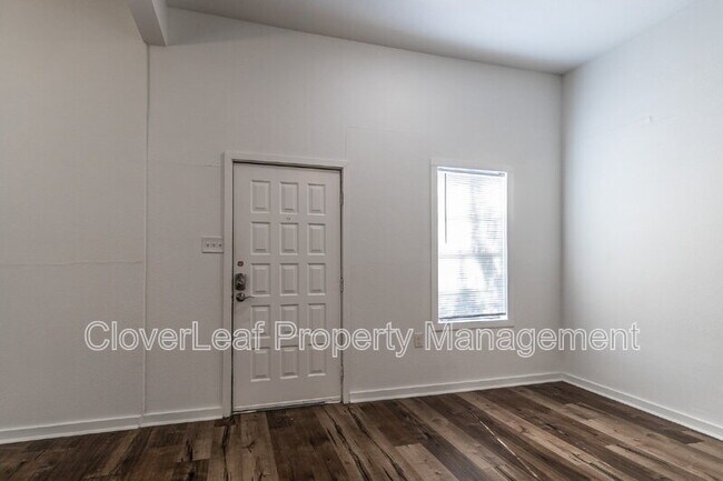 Building Photo - 105 Dewitt St