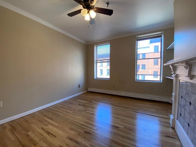 Building Photo - 218 Willow Ave