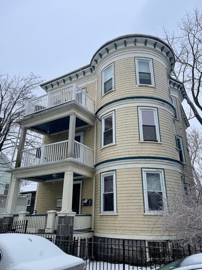 Building Photo - 9 Sumner Square