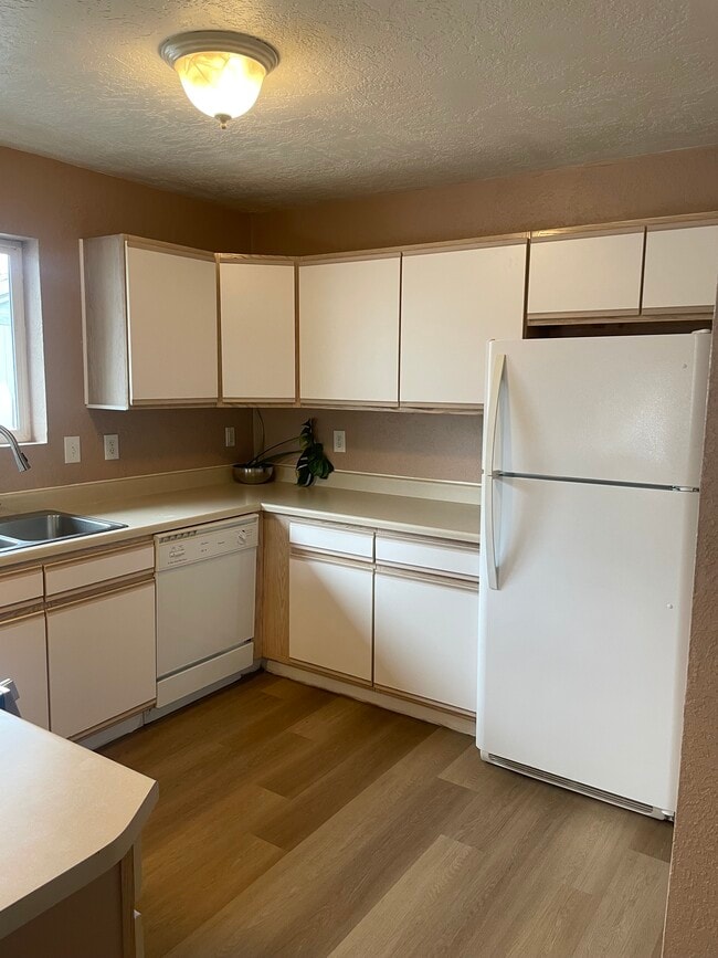 Building Photo - 722 Cedar St