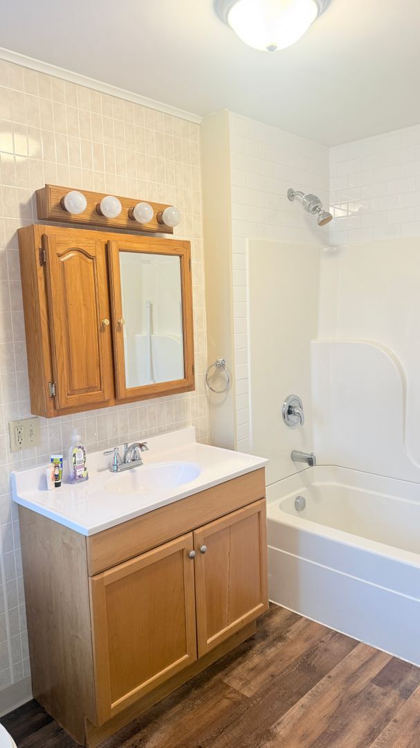 Building Photo - Large 4 bedroom single family home ready now!