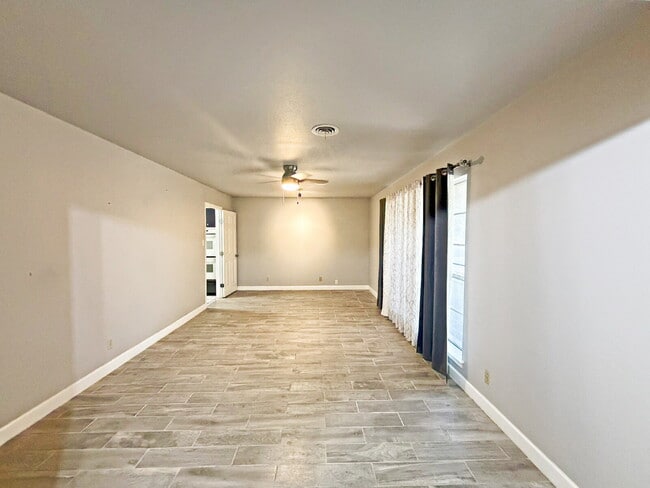 Building Photo - 4230 Havenview Dr