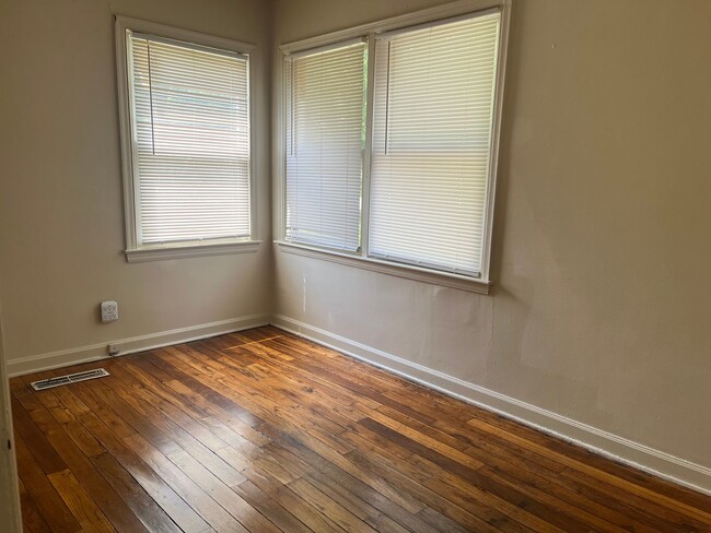 Building Photo - 600 SW Webster Ave