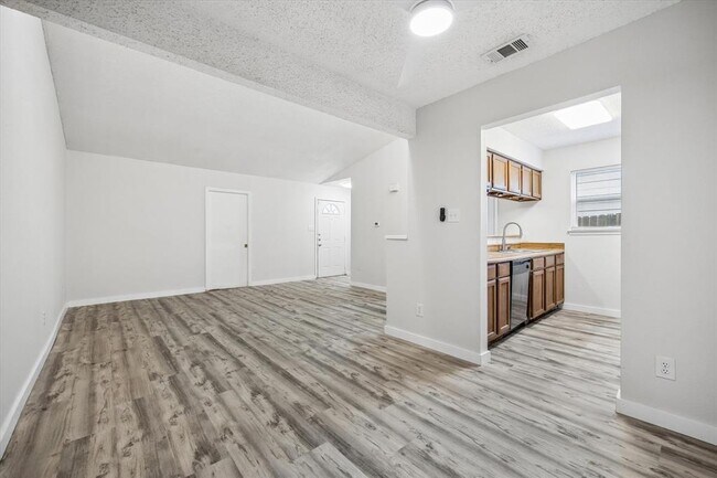 Building Photo - 904 Sirocco Dr