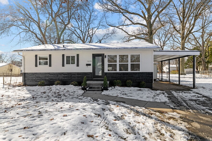 Primary Photo - 1655 Fenmore Dr