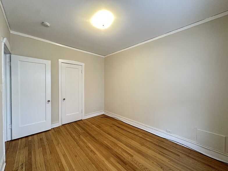 Building Photo - 1324 Oak Ave