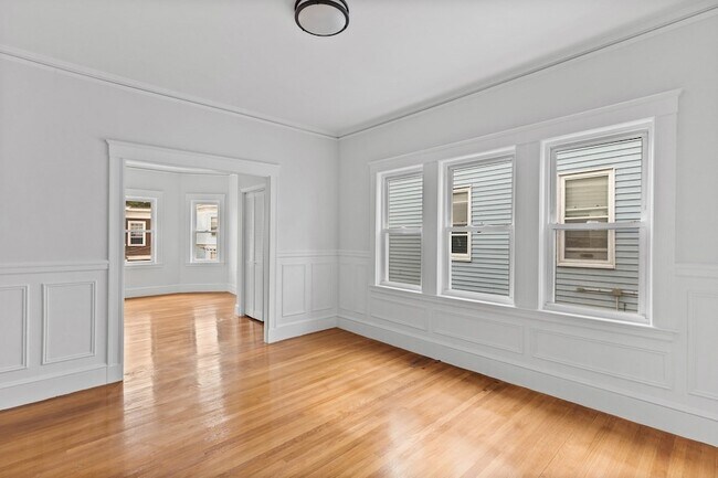 Building Photo - 60 Lithgow St