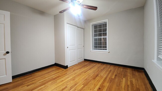 Building Photo - ***Dogtown***Beautiful Two Bedroom Available Soon!***In Unit Washer and Dryer