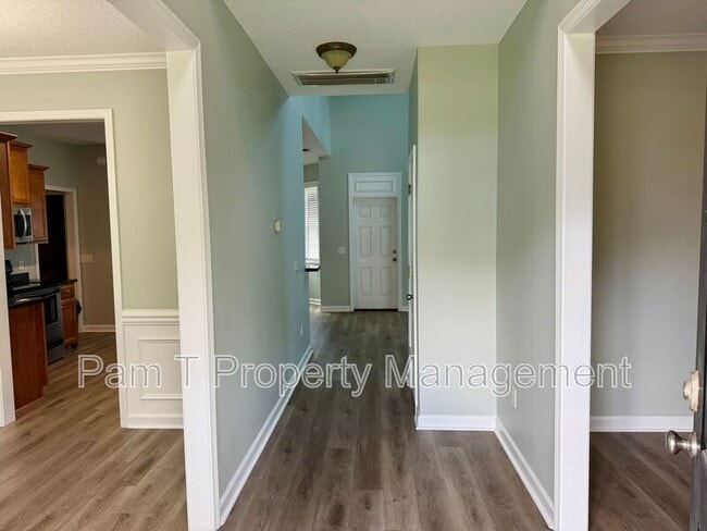 Building Photo - 674 Bristol Way