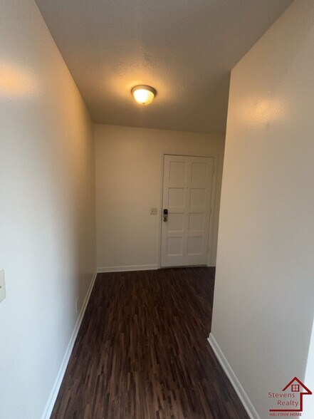 Building Photo - 409 Oriole Dr