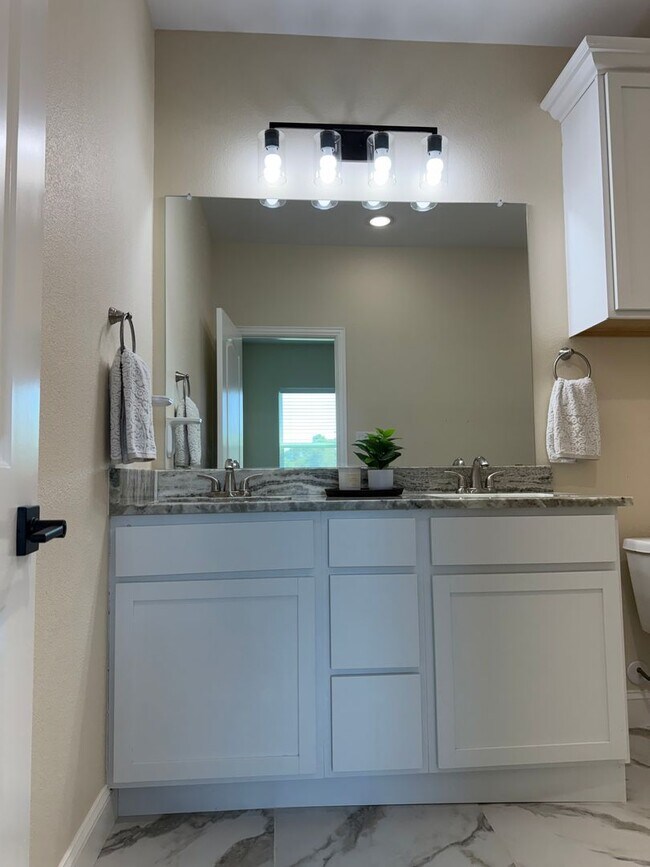 Building Photo - Beautiful modern Townhome in Peaster ISD NO Water Bill -  Fenced Yard - GATED: Spring Move in Spe...