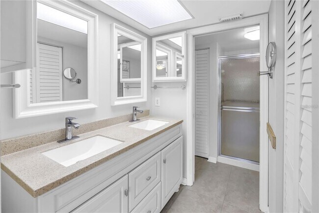 Building Photo - 1320 Pasadena Ave S