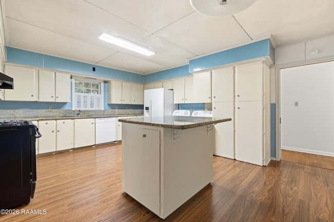 Building Photo - 418 Marguerite Blvd