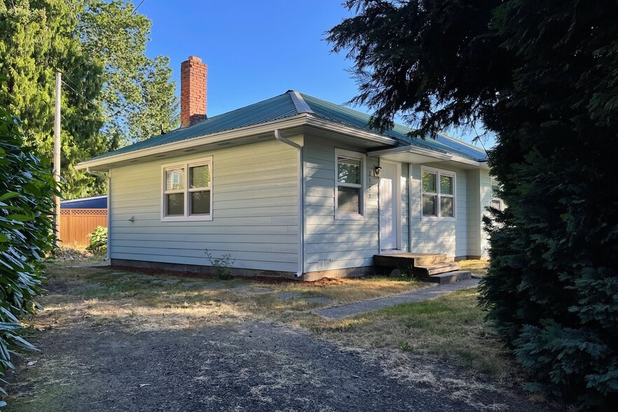 Building Photo - 2102 W 28th St