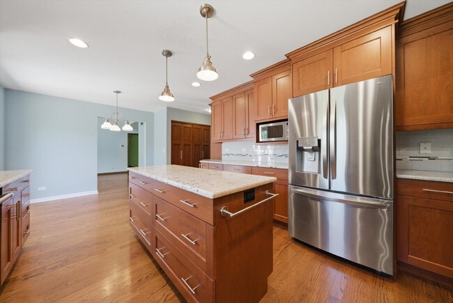 Building Photo - Spacious 4-Bedroom Home with Finished Basement and Modern Upgrades in Grayslake
