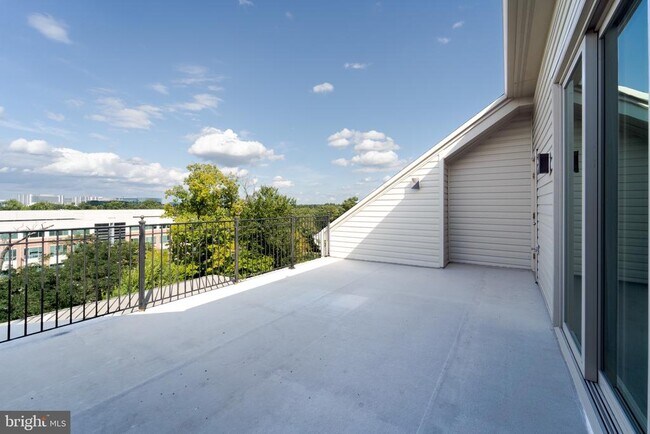 Building Photo - 10225 Hilltop Ascent Dr