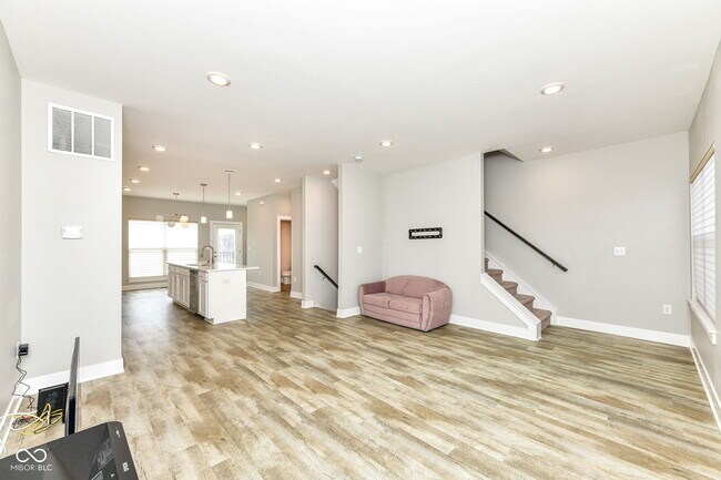 Building Photo - 2579 Filson St