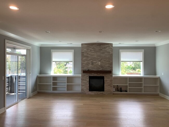 Building Photo - Montavilla Four Bedrooms, Four Bathrooms H...