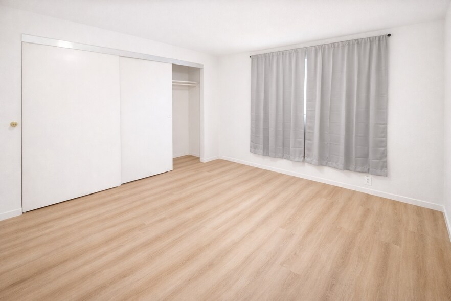 Building Photo - 411 E Santa Fe Ave