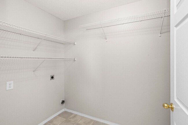 Building Photo - 5248 Sunsail Dr