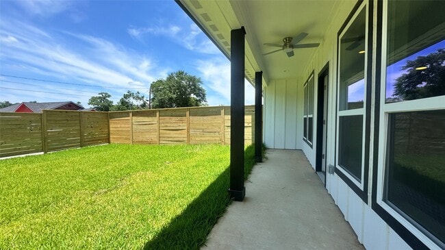 Building Photo - 700 Ebenezer Ln