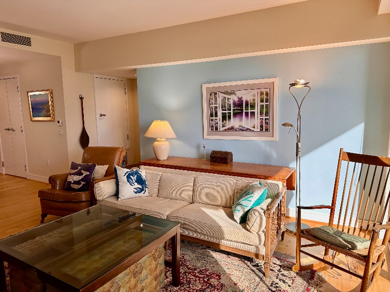 Building Photo - 654 Front St