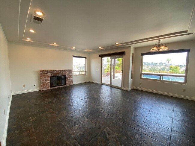 Building Photo - Gorgeous 4 Bedroom, 3 bathroom Home with private Pool!