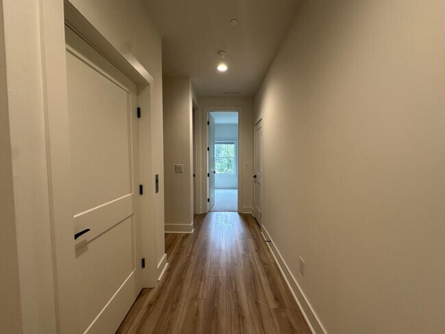 Building Photo - 4802 Moonview Ln
