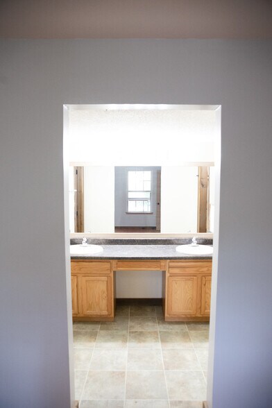 Primary bathroom - 16 Townview Dr