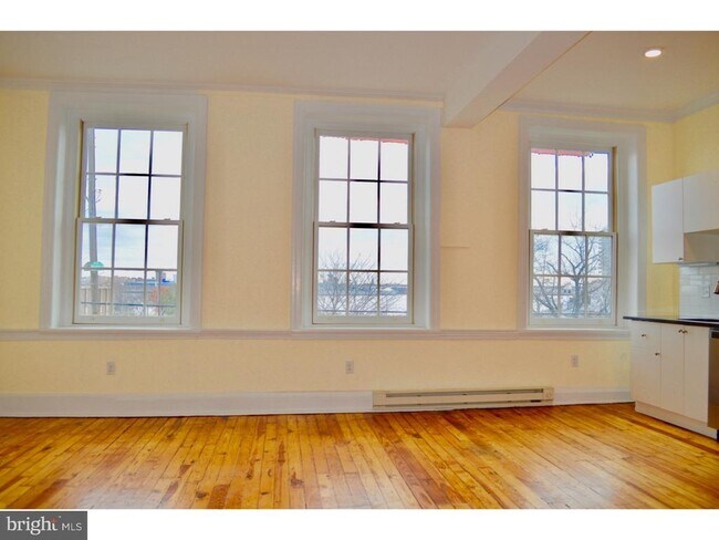 Building Photo - 510 S Front St