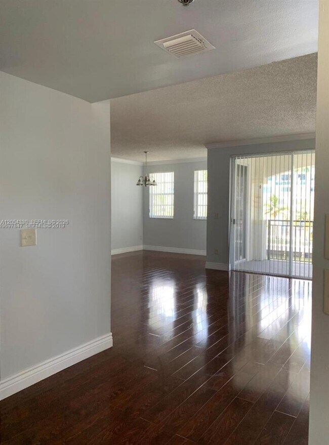 Building Photo - 3175 NE 184th St