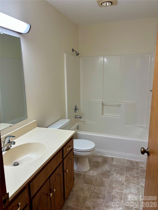 Building Photo - 153 Hillcrest Dr