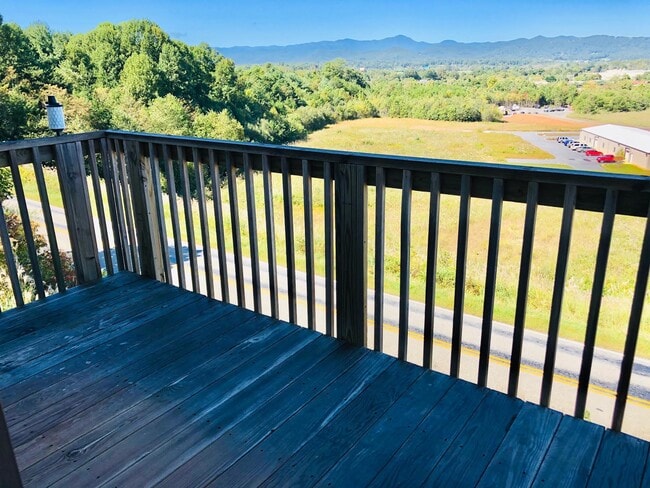 Building Photo - 27 Harrelson Ln