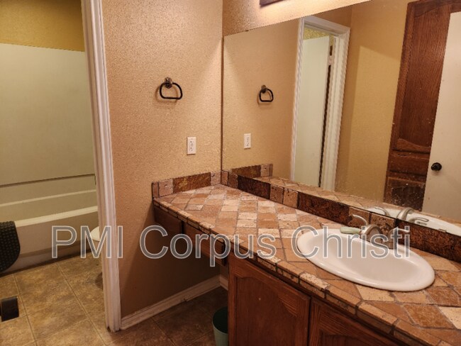 Building Photo - 6702 Everhart Rd