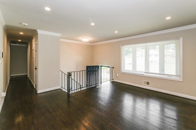 Building Photo - Spacious Single Family Home with backyard space