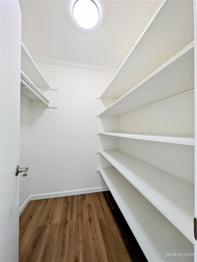 Building Photo - 3044 Franklin St