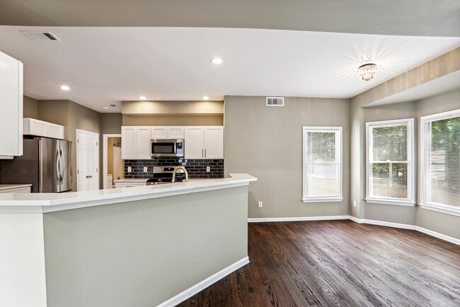 Building Photo - 845 Highmeade Dr