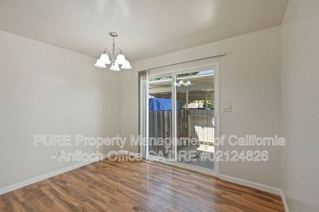 Building Photo - 908 Minaker Dr