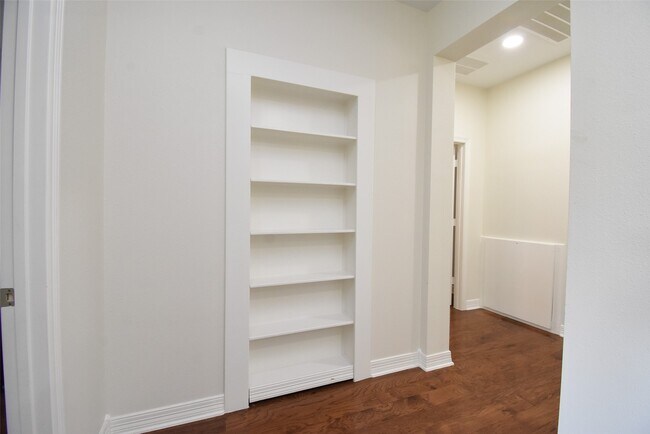 Building Photo - 18901 N Bee Cave Springs Cir