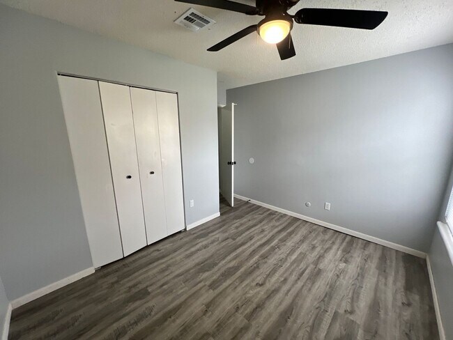 Building Photo - Parkville Living! Updated 2 Bed, 1 Bath with 1-Car Garage