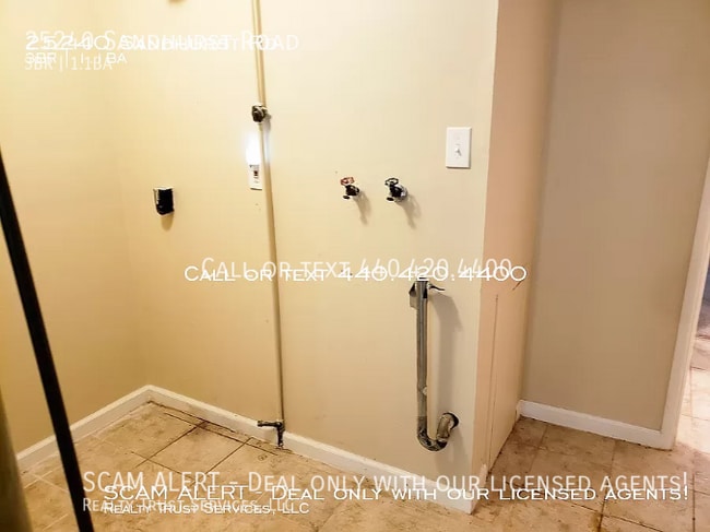 Building Photo - 25240 Sandhurst Rd