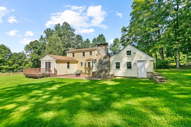 Building Photo - 26 Great Hillwood Rd