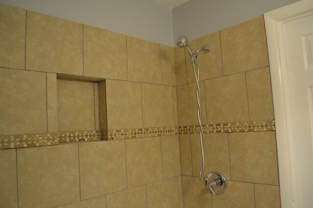 Shower - 6148 Winthrop Ave