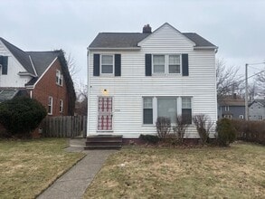 Building Photo - Move-In Ready 3BR Home w/ Fireplace, Garage & Basement – Cleveland