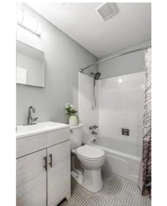 Building Photo - 252 Glandore Dr
