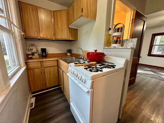 Building Photo - 1 bed, 1 bath house for rent in Waterloo