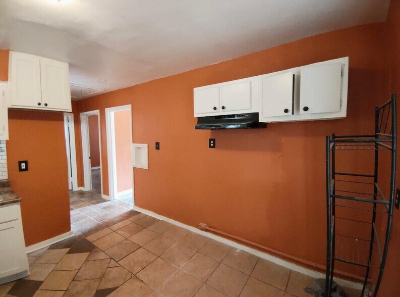 Building Photo - 3451 Sharpe Ave