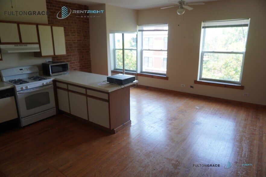 Primary Photo - 1255 W Devon Ave