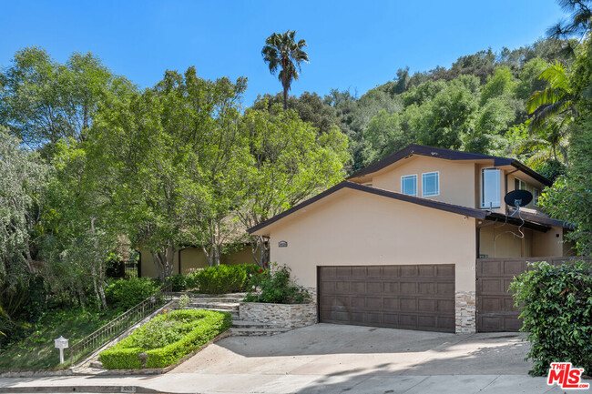 Building Photo - 10926 Alta View Dr