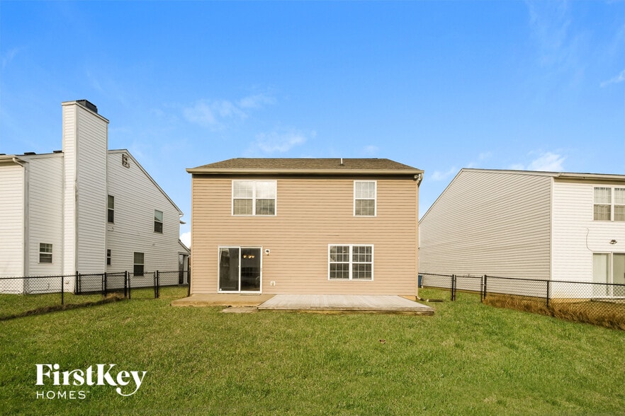 Building Photo - 2334 Layton Park Dr